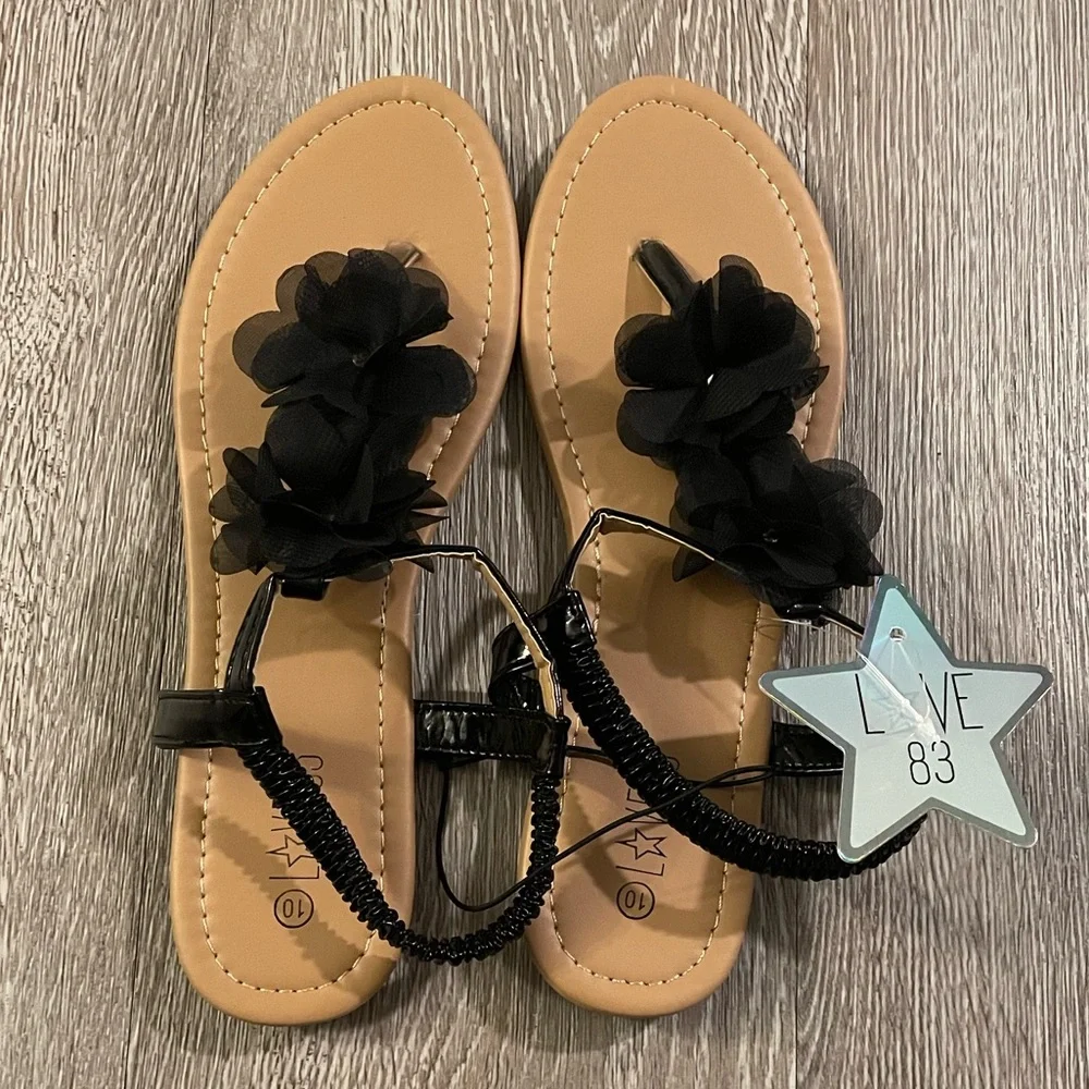 NWOT (LO⭐️E) Love 83 Thong Sandal adorned by Black Flowers Never Worn, Size 10 - Picture 2 of 6